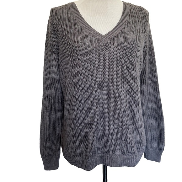 Torrid gray v-neck sweater. - Picture 1 of 14